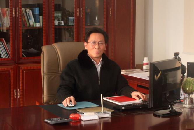 得潤(rùn)電氣 董事長(zhǎng) 專(zhuān)注開(kāi)關(guān)柜配電箱30年 聯(lián)系電話：400-0551-777 qq：3176885416