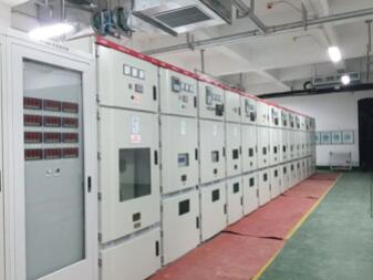 安徽得潤(rùn)電氣技術(shù)有限公司是一家專注電氣工程咨詢、設(shè)計(jì)、制造、安裝調(diào)試一站式服務(wù)的高新技術(shù)企業(yè)。對(duì)在各種場(chǎng)合如何選擇高低壓電器以及開關(guān)柜有著豐富的理論知識(shí)和工作經(jīng)驗(yàn)，生產(chǎn)的不同電壓等級(jí)的高壓開關(guān)柜、高壓無(wú)功補(bǔ)償裝置適合多種工業(yè)、民建等場(chǎng)合。 全國(guó)統(tǒng)一客服熱線：400-0551-777